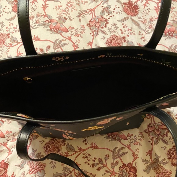 Coach purse - Picture 3 of 5